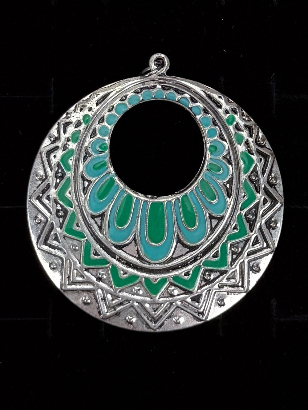 Silvertone Green bohemian southwestern lightweight Pendant + free cord Necklace